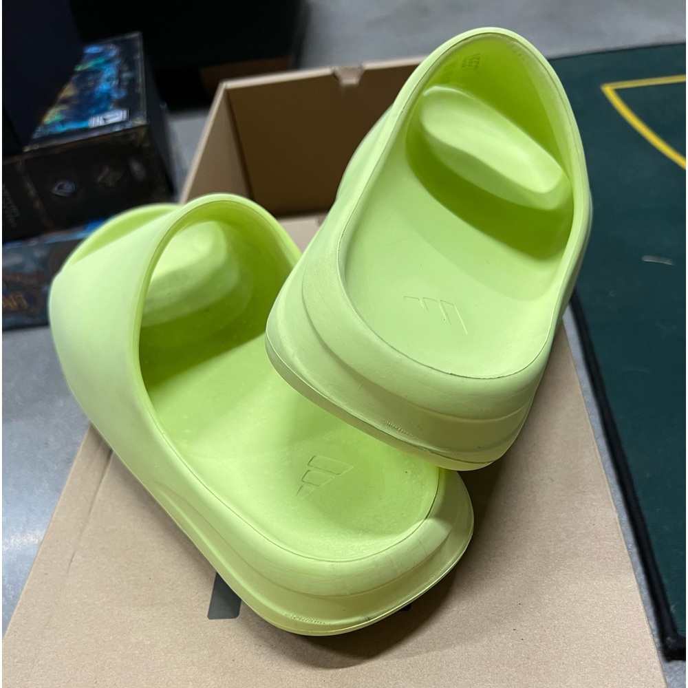 Yeezy slides size 12